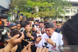Gubernur Jabar berkomitmen seluruh warga miliki akses listrik pada 2027