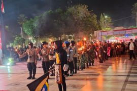 Bupati Tabalong lepas pawai obor meriahkan HUT Kemerdekaan RI ke-81
