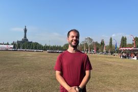 Bule sampai rela pakai baju merah putih antusias saksikan upacara HUT RI di Bali