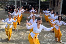 Semangat anak-anak menjaga warisan budaya di Rumah Belajar Sekaa Nguda OKU