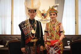 Wapres Gibran mengenakan baju adat Rote dari NTT pada Upacara HUT RI