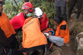 Upacara kemerdekaan berujung darurat: 26 pendaki dievakuasi dari Gunung Bawakaraeng