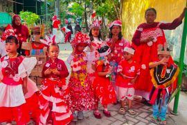 HUT RI, warga Tangerang gelar lomba peragaan busana daur ulang anak-anak