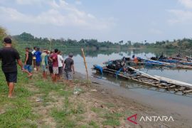 Dinas ESDM tegaskan penambangan pasir Sungai Serayu wajib kantongi izin
