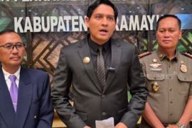 Bupati Indramayu menegaskan larangan peredaran miras tanpa pandang kadar