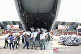 Defense Ministry sends 20 tons of aid to quake-hit NTT communities