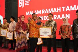 PLN Sulselrabar raih penghargaan atas kontribusi ke program pemda