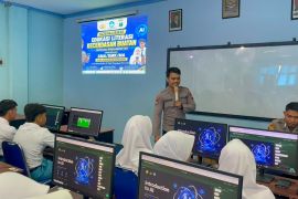 Polres Bojonegoro ajari siswa SMA etika penggunaan teknologi digital