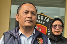 Polresta Bandung menetapkan tiga tersangka pemukulan Kapolsek Cicalengka