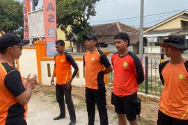 SAR Banten cari wisatawan terseret ombak Pantai Pasir Putih Carita