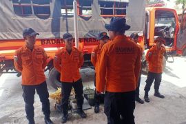 Tim SAR gabungan cari pendaki yang terjatuh di kawasan kawah Gunung Slamet