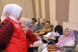 PMI Palembang gandeng Novotel Hotel gelar donor darah masal