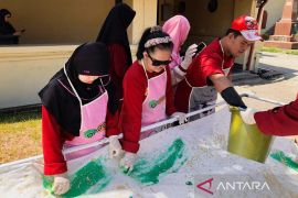 Belasan anak down syndrome ikut festival seni HUT RI di Makassar