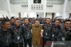 70 Paskibraka Makassar dapat uang tunai dan studi wisata ke Bali