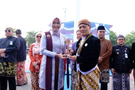 Astrid Widayani wakili Surakarta terima penghargaan Top 10 Kabupaten/Kota Apresiasi IDSD 2026