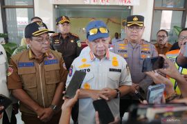 Mendagri inspeksi penanganan dan pemulihan pascagempa di Ende