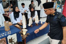 Lapas Pariaman pasarkan kerajinan warga binaan dengan harga terjangkau