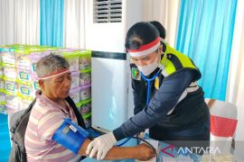Polda Sumut cek kesehatan warga desa di Samosir perluas akses layanan