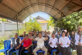 Reinhard Vester Tamma tampung aspirasi warga soal drainase dan modal usaha