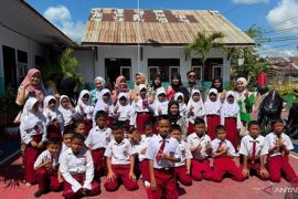 Mahasiswa UNG edukasi masyarakat perilaku hidup bersih dan sehat
