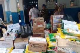 Pemkot Bengkulu salurkan perlengkapan sekolah untuk korban kebakaran