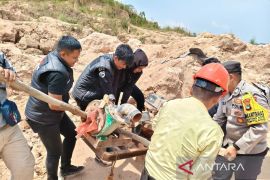 Tim gabungan Bangka Barat tertibkan tambang ilegal timah di Merabok