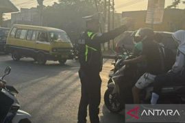 Polresta Karawang maksimalkan pengaturan arus lalu lintas di jam-jam sibuk