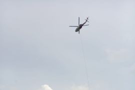 PT Arara Abadi bersama Satgas Karhutla Riau perkuat pemadaman kebakaran di luar konsesi, kerahkan helikopter Water Bombing