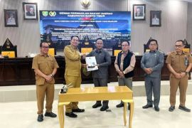 Pemkab-DPRD Bartim hibahkan Eks Terminal Pasar Panas ke BNN