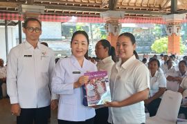 Posyandu Bali salurkan 30 kg beras, dua kerat telur dan dua kotak susu untuk setiap kader