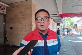 Pertamina mengalihkan suplai BBM Flores, kirim 16 mobil tangki dari Bima