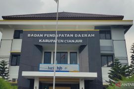 Bapenda Cianjur menurunkan 200 penelusur tagih 32 ribu pemilik kendaraan