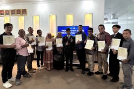 Kemenkum Aceh serahkan 25 hak cipta gratis di Hari Pengayoman