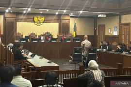 Komut PT IAE divonis 5,5 tahun penjara terbukti korupsi jual beli gas