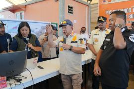 Minister seeks faster data collection on NTT quake-stricken homes