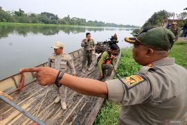 Razia tambang pasir ilegal Sungai Brantas