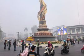 Pemkab HSU bagikan ribuan masker antisipasi asap pekat