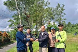Undiksha berdayakan masyarakat lakukan reforestasi di Kintamani