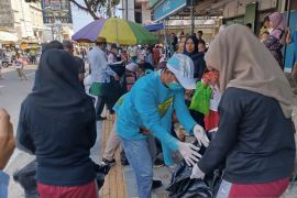 DLH Bangka Tengah kenalkan Kopling lewat aksi bersih karnaval