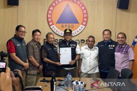 Koster dan Gubernur NTB tinjau korban gempa NTT wujud solidaritas