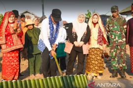 Bupati Sumbawa mendorong generasi muda lestarikan Nimung Rame