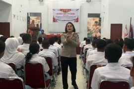 Polda Maluku edukasi pelajar cegah kekerasan dan perundungan