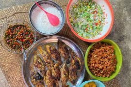 Pedagang makanan mulai rasakan kenaikan harga ayam di Batang Hari