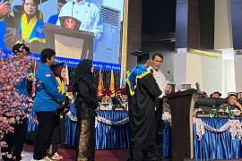 Mentan berikan bantuan alsintan lulusan dan mahasiswa Untad Palu