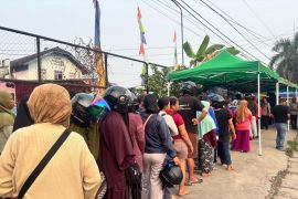 Pemkab-Bengkayang gelar pasar murah jaga harga bahan pokok terjangkau