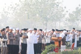 Polda Kalsel bersama masyarakat Shalat Istisqa memohon hujan