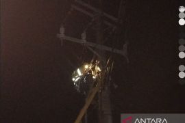 Cuaca ekstrem padamkan listrik di Lahat, PLN ULP Lembayung terjunkan 31 personel