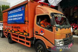 BNPB terima bantuan 34,38 ton dari TNI AU dan Jakarta untuk gempa NTT
