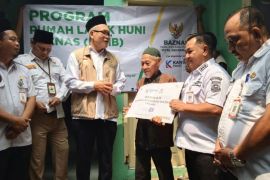 Wujud manfaat zakat, Baznas Tangerang salurkan bantuan rumah layak huni