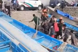 Petugas imbau nelayan selatan Cianjur tidak melaut